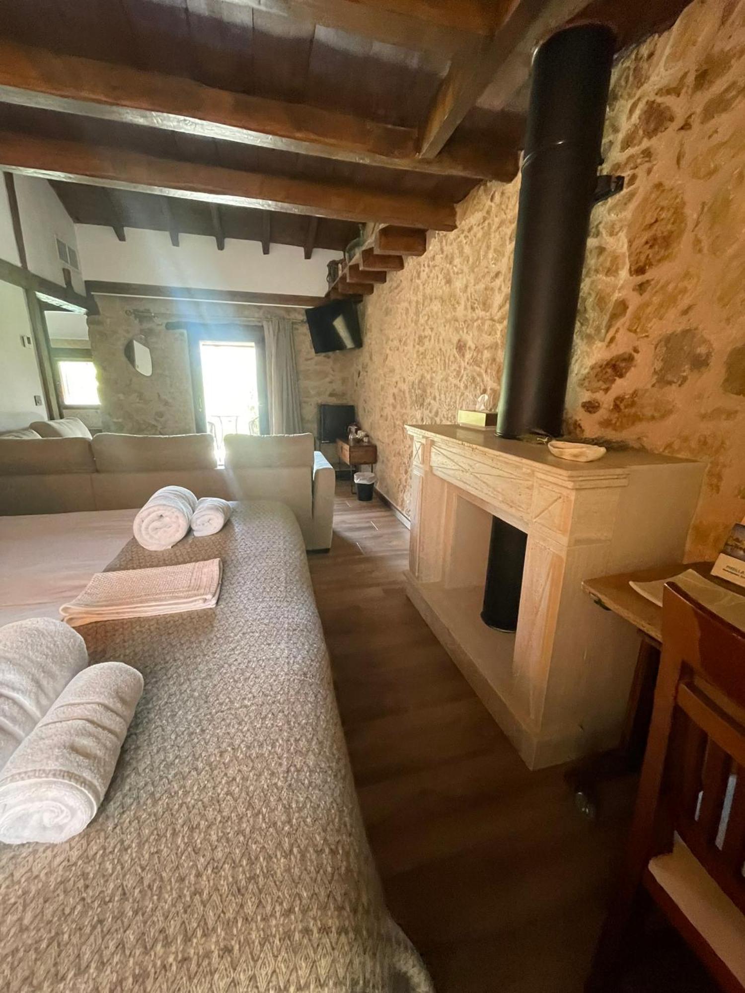 La Casa Del Cantero Pinilla del Valle エクステリア 写真